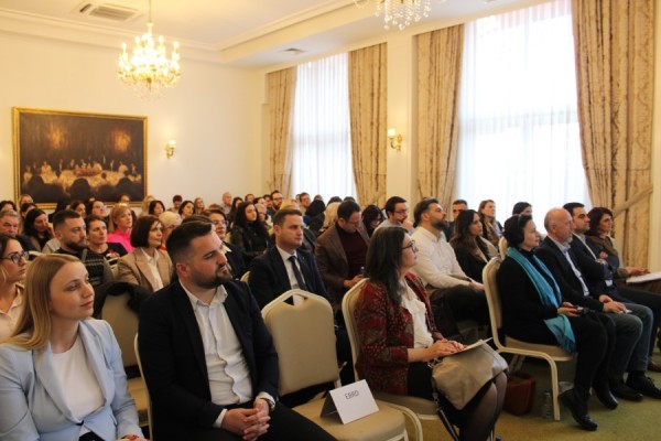 DhTIK: Vetëm 15.9 për qind e grave janë të punësuara