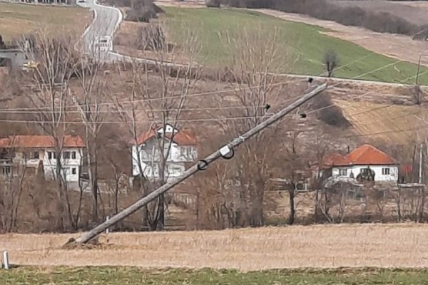 KEDS: Nga erërat e forta u shkaktuan dëme në rrjetin elektroenergjetik
