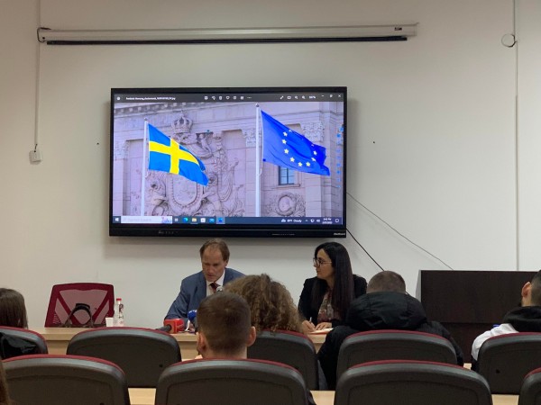 Ambasadori suedez për takimin Kurti-Vuçiq: Ka një shans të vogël për lajm pozitiv nga Brukseli