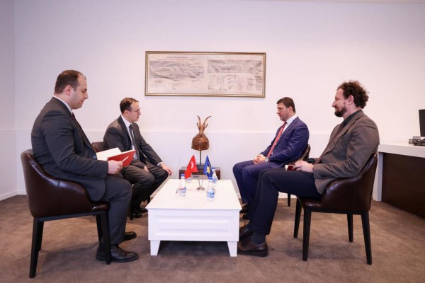 Krasniqi pret në takim ambasadorin turk, i shpreh solidaritet pas fatkeqësisë