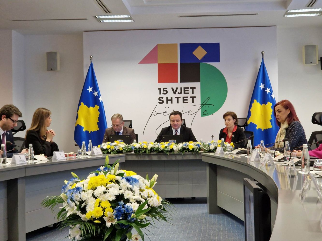 Kurti për nderë të Pavarësisë: Kosova është shembull demokratik në rajonin problematikë