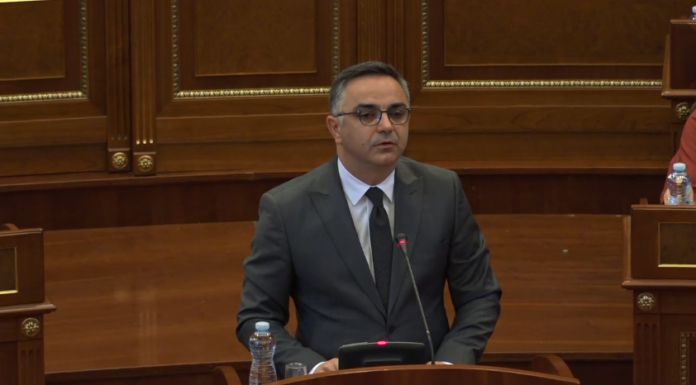 Besnik Tahiri: Dy vjet që kur Qeveria Kurti instaloi pasigurinë më të madhe që nga paslufta