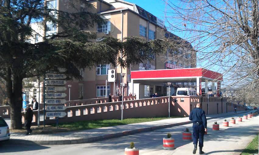 Shumë klinika në QKUK me ushtrues detyre, Haxhiu beson se “kjo është njëfarë forme për t’i kontrolluar”