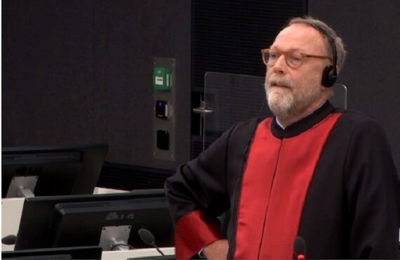 Emmerson: Pjesa e krimeve që pretendon prokuroria kanë ndodhur në kohëra kur UÇK nuk kishte funksionim të mirëfilltë