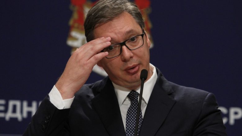  Presidenti popullist u akuzua si tradhtar nga opozita në parlament