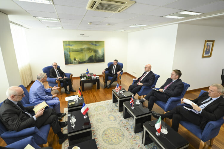 Kurti takon ambasadorët e shteteve të QUINT-it