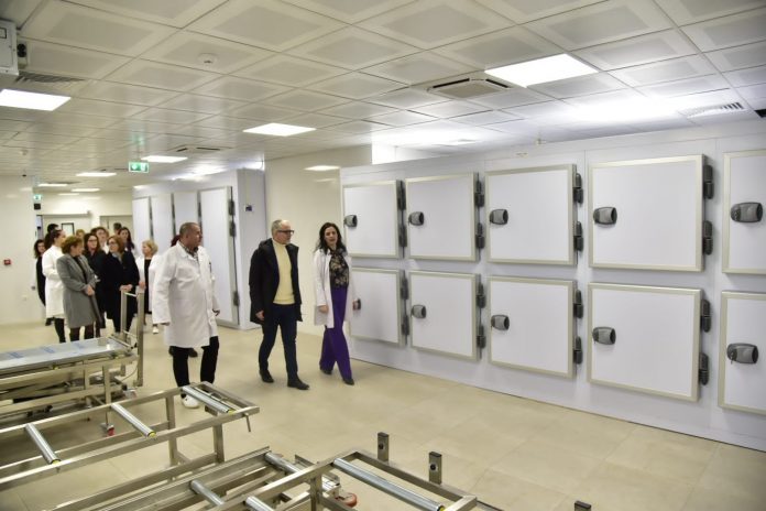Ministri Vitia viziton institutet para-klinike në QKUK dhe morgun ku u investuan 654 mijë euro