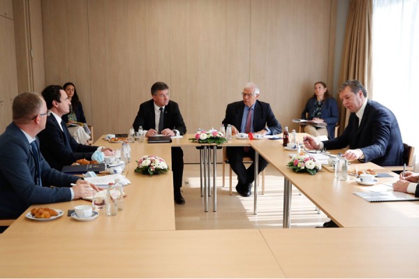 ​Shqiptarë e serbë me reagime të përziera për takimin Kurti-Vuçiq