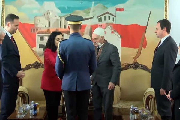 Osmani i ndan Rifat Jasharit “Urdhrin e lirisë”