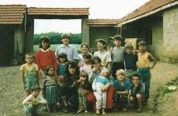 ​Rama poston fotografi të familjes Jashari: Legjendarët