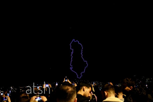 Dita e Verës mbyllet me shfaqjen spektakolare të dronëve