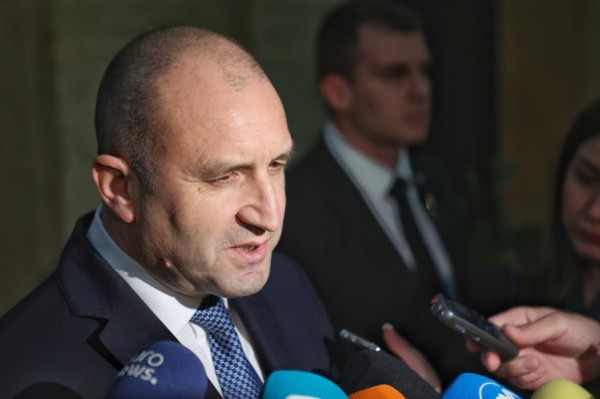 Radev këshillon Pendarovskin të bazojë interesin “e lavdërueshëm” në të vërtetën historike