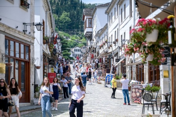 Viti 2023 nis me rekorde në turizëm: 74% më shumë vizitorë të huaj në Shqipëri