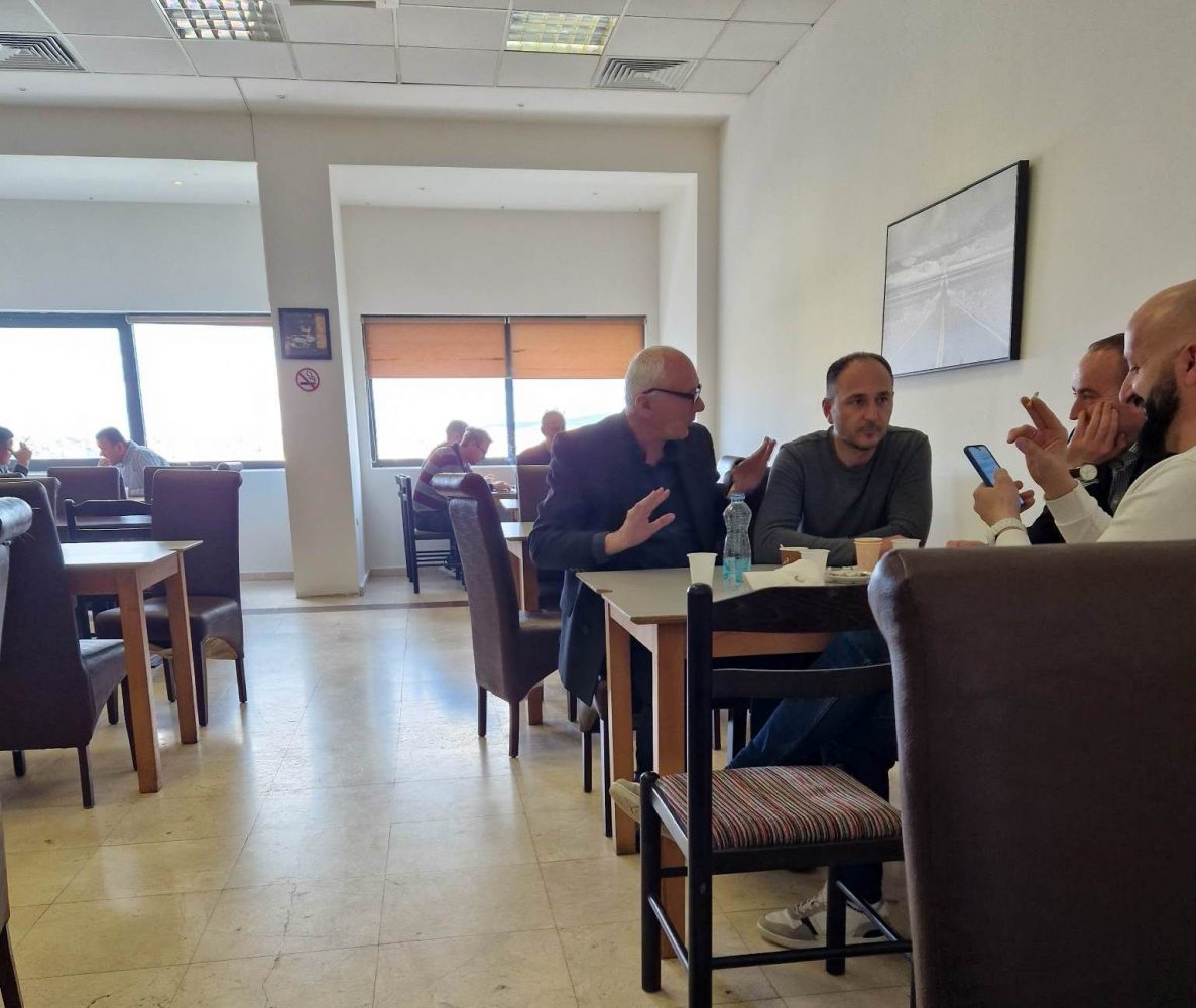 Nuk respektohet “ultimatumi” i Pecit, duhani pihet si në odë në bufenë e Qeverisë