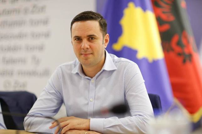 Abdixhiku në Prekaz: Rrugëtimi i Kosovës qëndron mbi sakrificën e familjes Jashari
