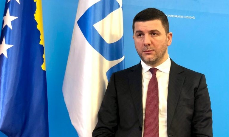 Krasniqi: Që dy vjet, kjo Qeveri e rrit koston e jetës, emigrimet do të thyejnë rekord