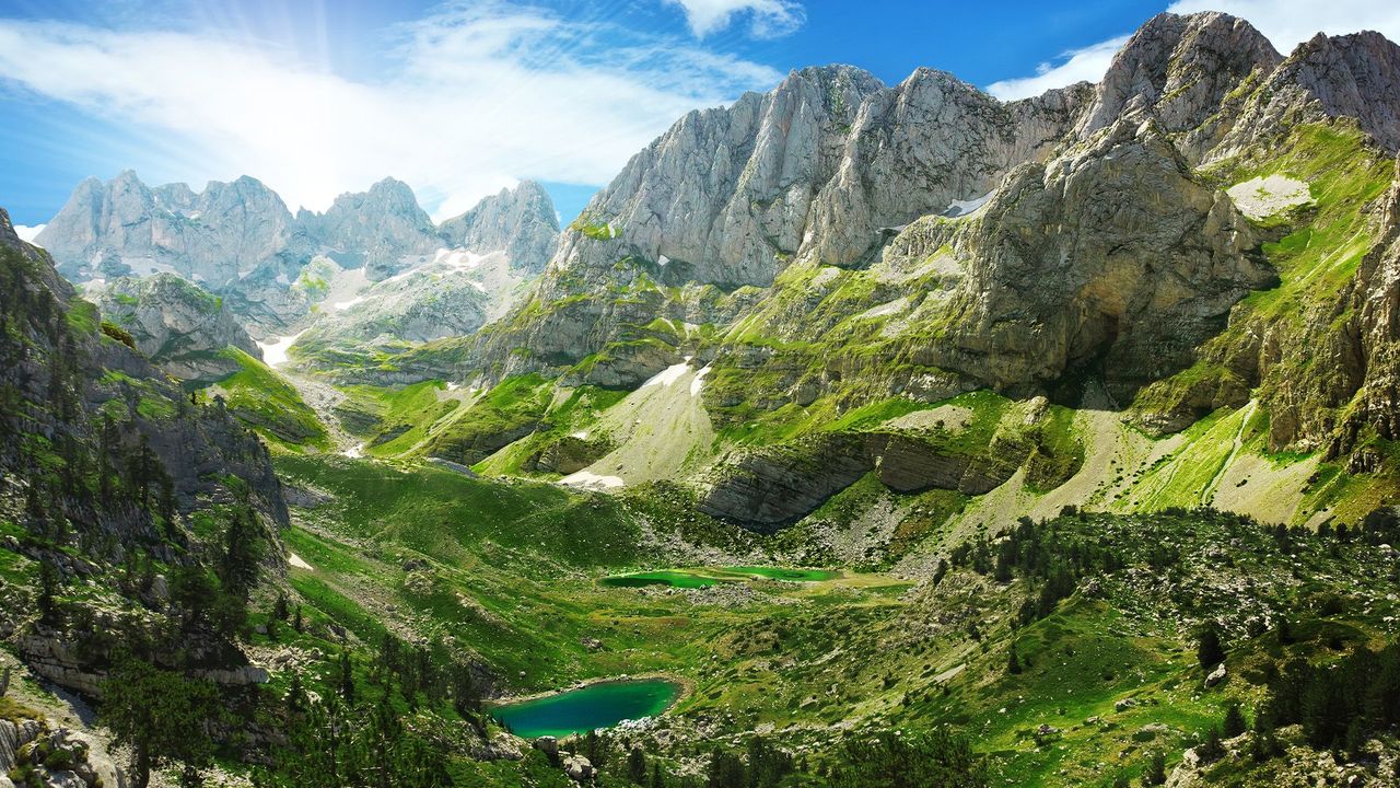 Një rrugë malore zbulon jetën e egër të paprekur në Ballkan