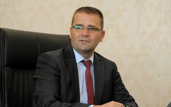 Ish-guvernatori Fehmi Mehmeti ‘zbulon’ si ndodhi mbyllja e ‘Komercijalna Banka’