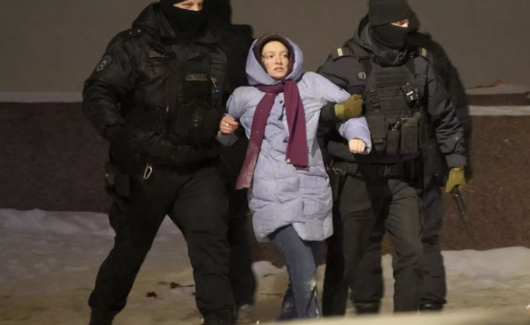 Policia ruse arreston mbi 100 mbështetës të Navalnyt