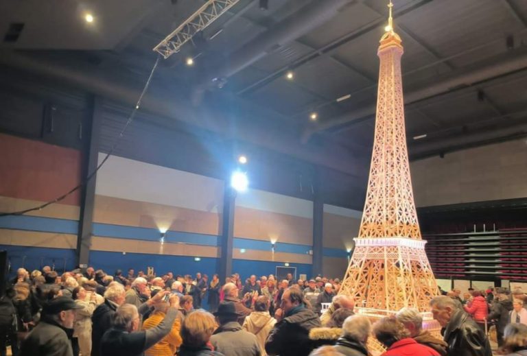 Për 8 vjet ndërtoi Kullën Eifel me 700 000 shkrepëse, por nuk e pranojnë në rekordet Guinness