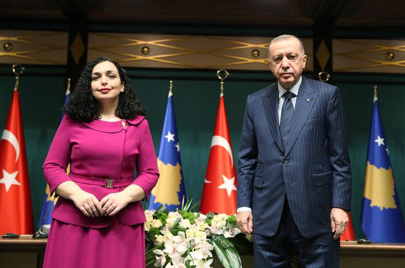 Erdogan i dërgon Presidentes Osmani letër për pavarësi: Marrja e komandës së KFOR-it tregon rëndësinë që i kushtojmë paqes dhe stabilitetit në Kosovë