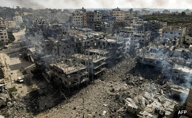 Gati 300 trupa janë gjetur në një varr masiv në Gaza, thotë Mbrojtja Civile