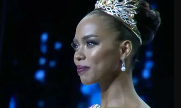 Për herë të parë, një vajzë me ngjyrë kurorëzohet Miss Universe Filipinet