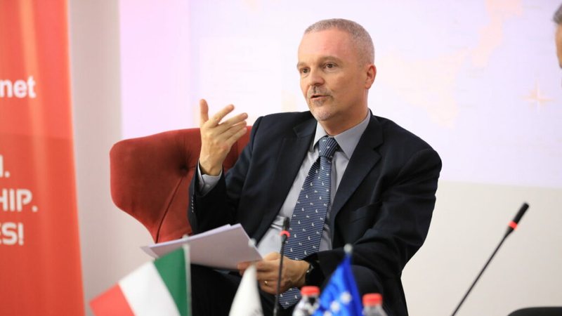 Ambasadori italian në Kosovë: Hapja e urës së Ibrit të bëhet në koordinim me ndërkombëtarët