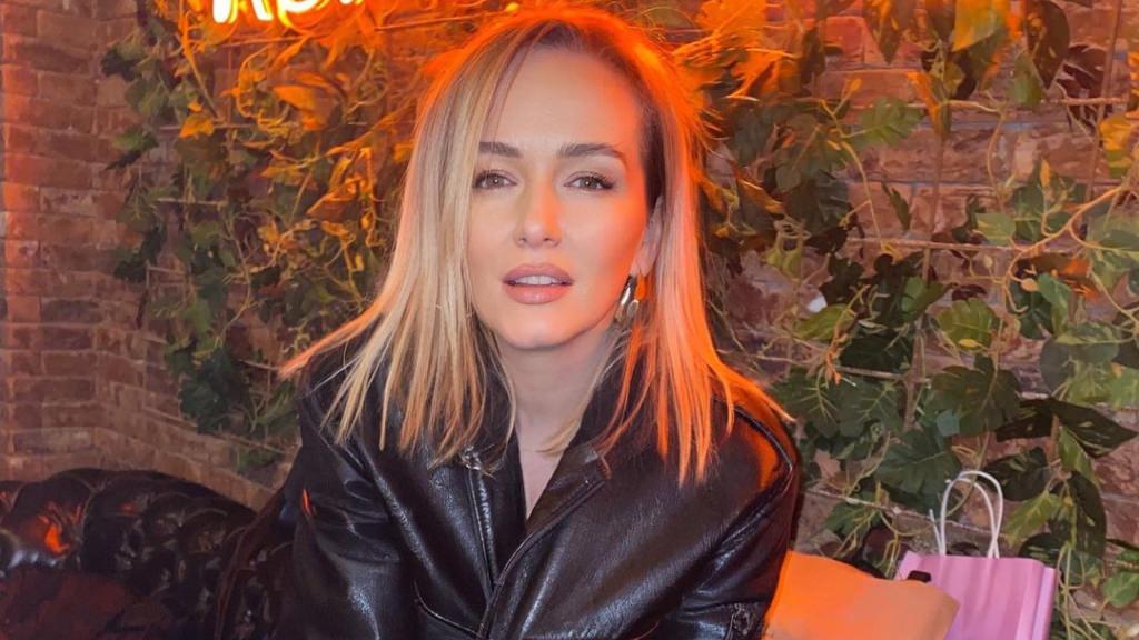 Adriana Matoshi befason, shfaqet pa sutjena