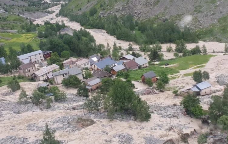Përmbytje në Zvicër, banorët mbesin të izoluar