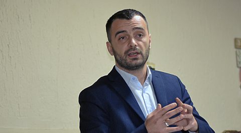 Deputeti i VV-së e pranon që dje nuk i patën numrat e nevojshëm për ta bërë Qeverinë: Po përpiqemi t’i sigurojmë