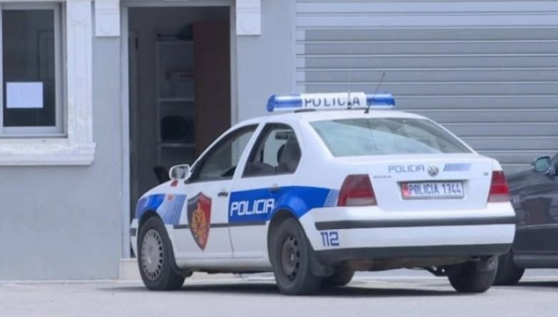 Kërcënoi me armë kuzhinierin një lokali në Velipojë, arrestohet 33-vjeçari i shpallur në kërkim