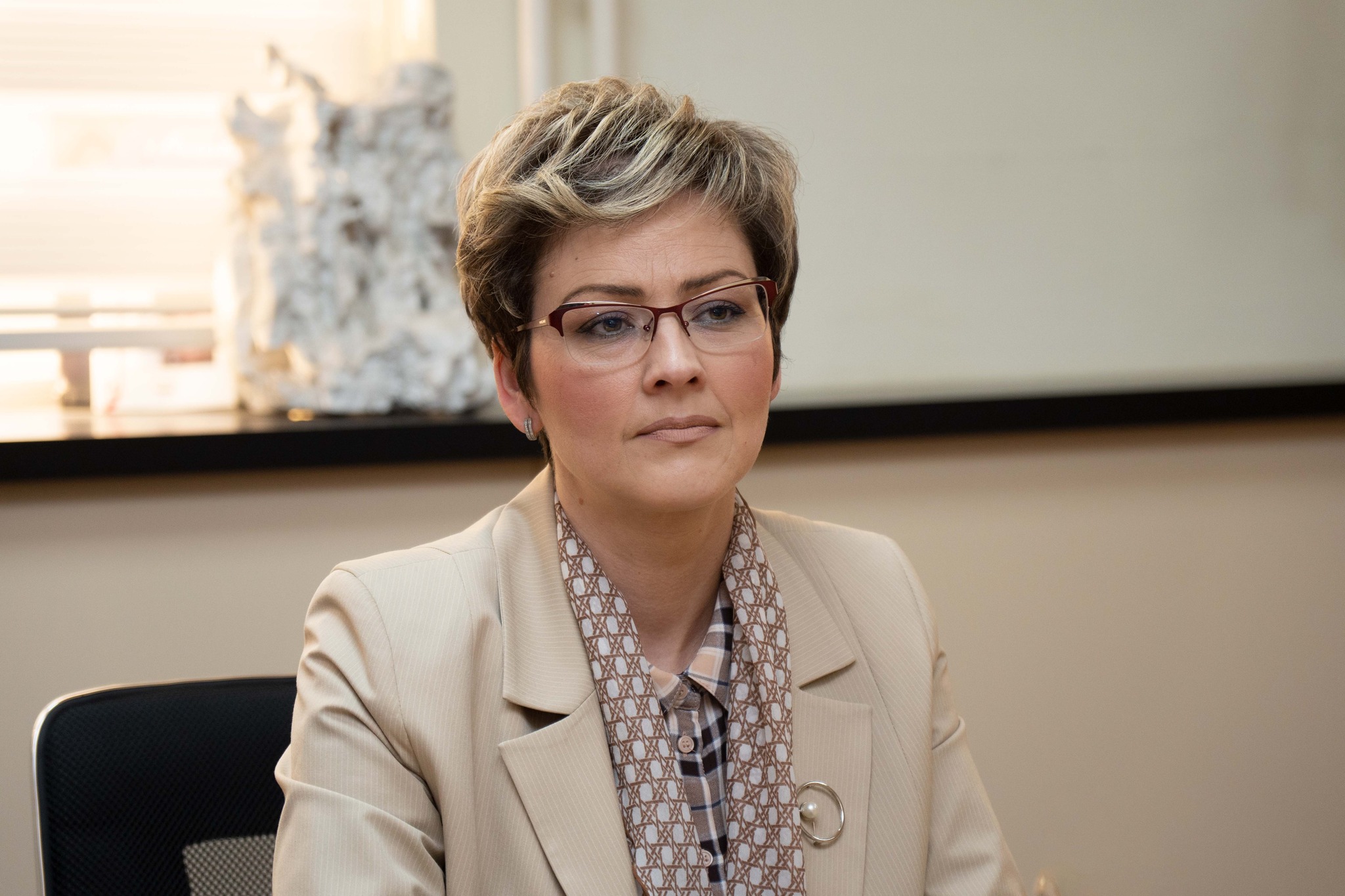 Sinani: Organi më i lartë i drejtësisë në Serbi po legjitimon spastrimin etnik dhe pasivizimin diskrimues të shqiptarëve të Luginës