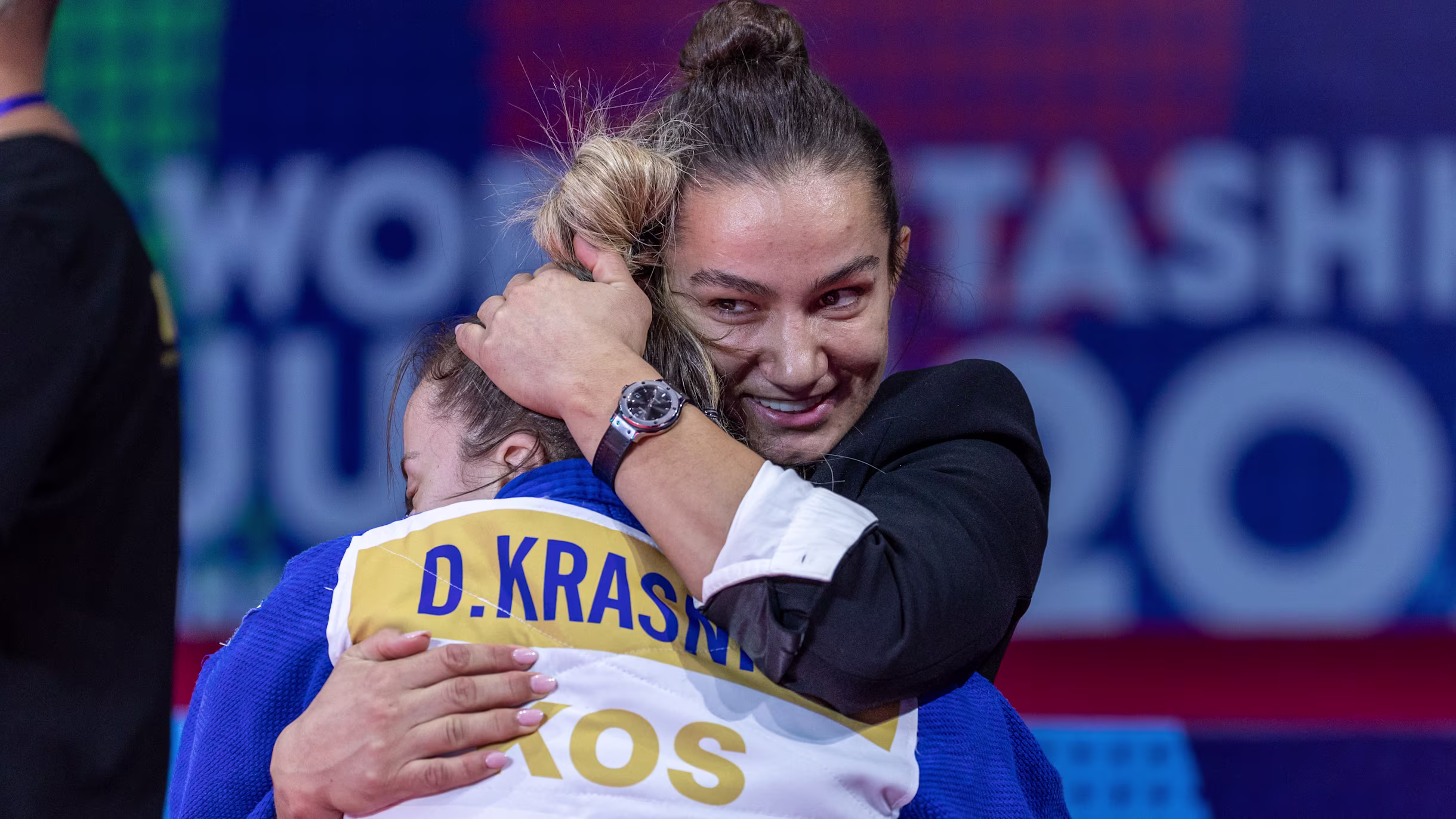 Majlinda Kelmendi flet për medaljen e argjendtë të Distria Krasniqit: Më shkuan lotët kur humbi në finale