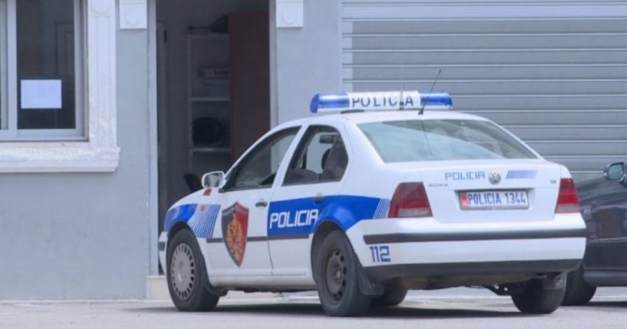Merr flakë automjeti në aksin Shkodër-Velipojë