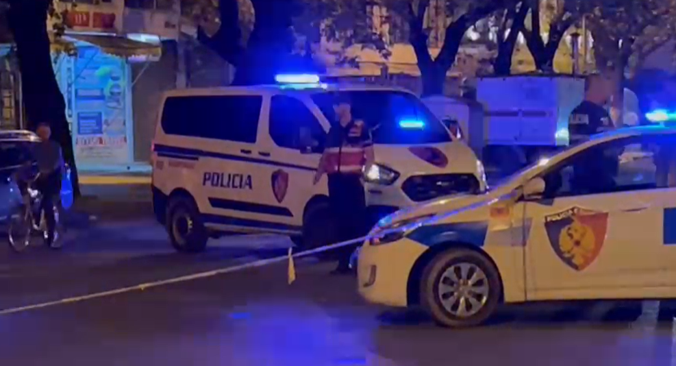 Vrasje e trefishtë në Shqipëri, forca RENEA blindojnë tri qytete