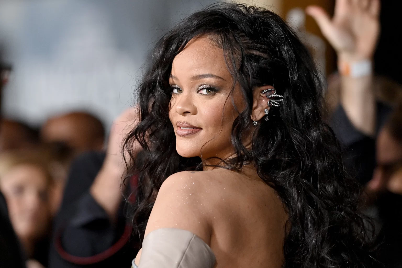 Rihanna mahnit fansat me ndryshimin e ri