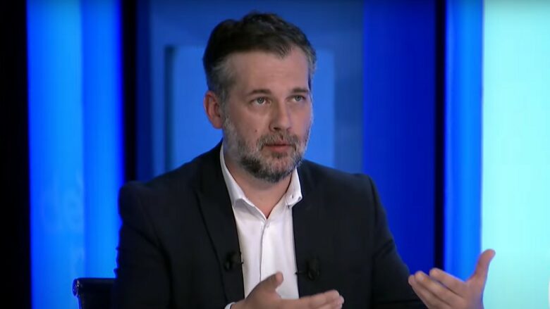 Çeku: Dështimi spektakolar i qeverisjes në Prishtinë, në fakt, është dështim i Lumirit