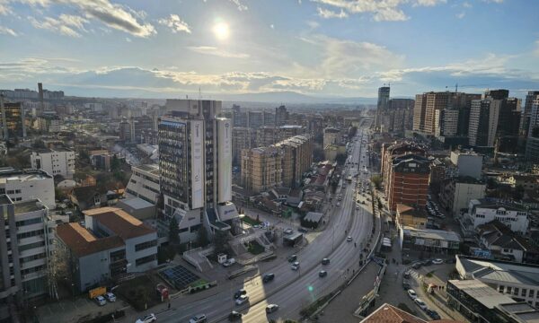Sot mot me diell dhe vranët, por javën e ardhshme temperaturat zbresin nën 0 gradë