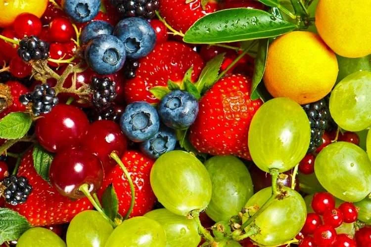 Dhimbje stomaku pas konsumit të frutave? Njihuni me shkaqet dhe trajtimin