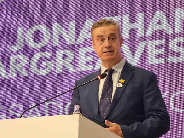 Ambasadori britanik: Familjet e personave të zhdukur në Kosovë kanë të drejtë të dinë të vërtetën