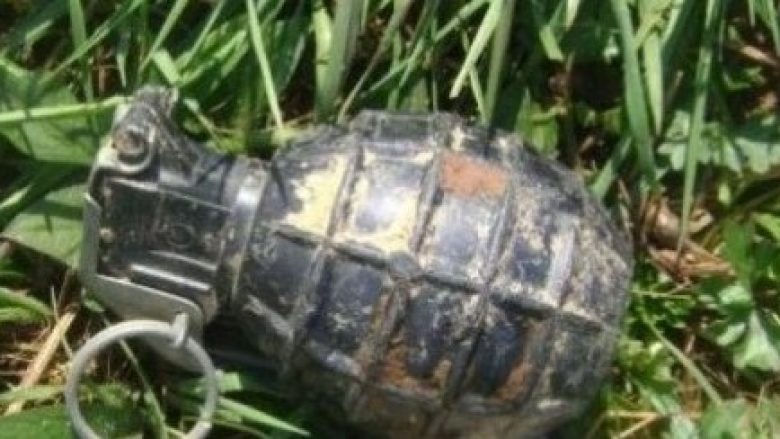 Gjenden dy granata dore në një fushë në Malishevë, FSK-ja i asgjësoi ato