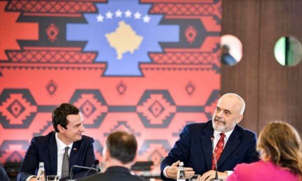 Mbledhja e përbashkët e Kuvendeve Kosovë-Shqipëri, ish-ambasadorët: Raportet nuk janë të kënaqshme, mund të bëhet më shumë