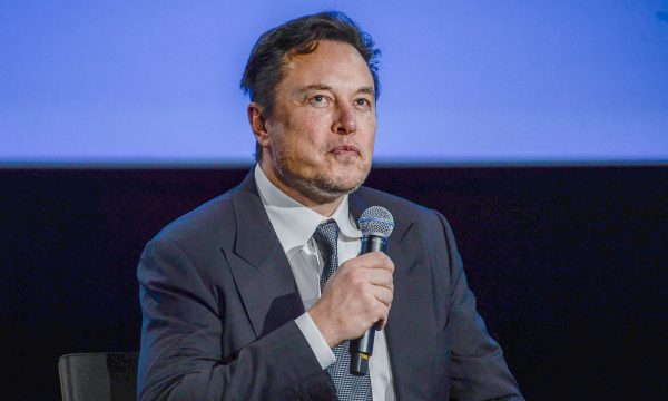 Premtimi i Elon Musk për të dhuruar 1 milion dollarë në ditë deri më 5 nëntor nxit thirrje për hetim