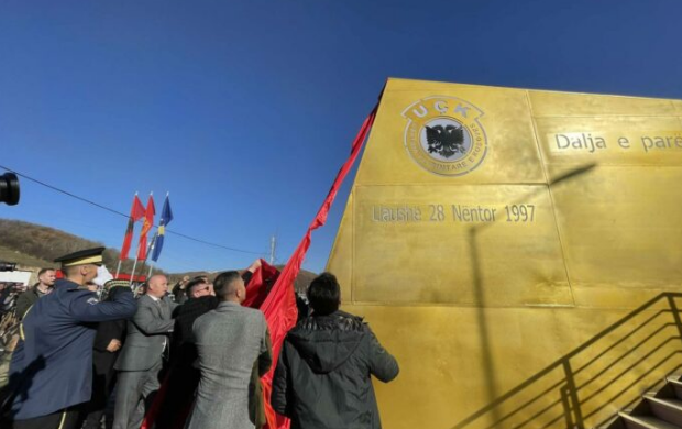 Shënohet 27 vjetori i daljes së parë të UÇK-së, zbulohet memoriali në LLaushë