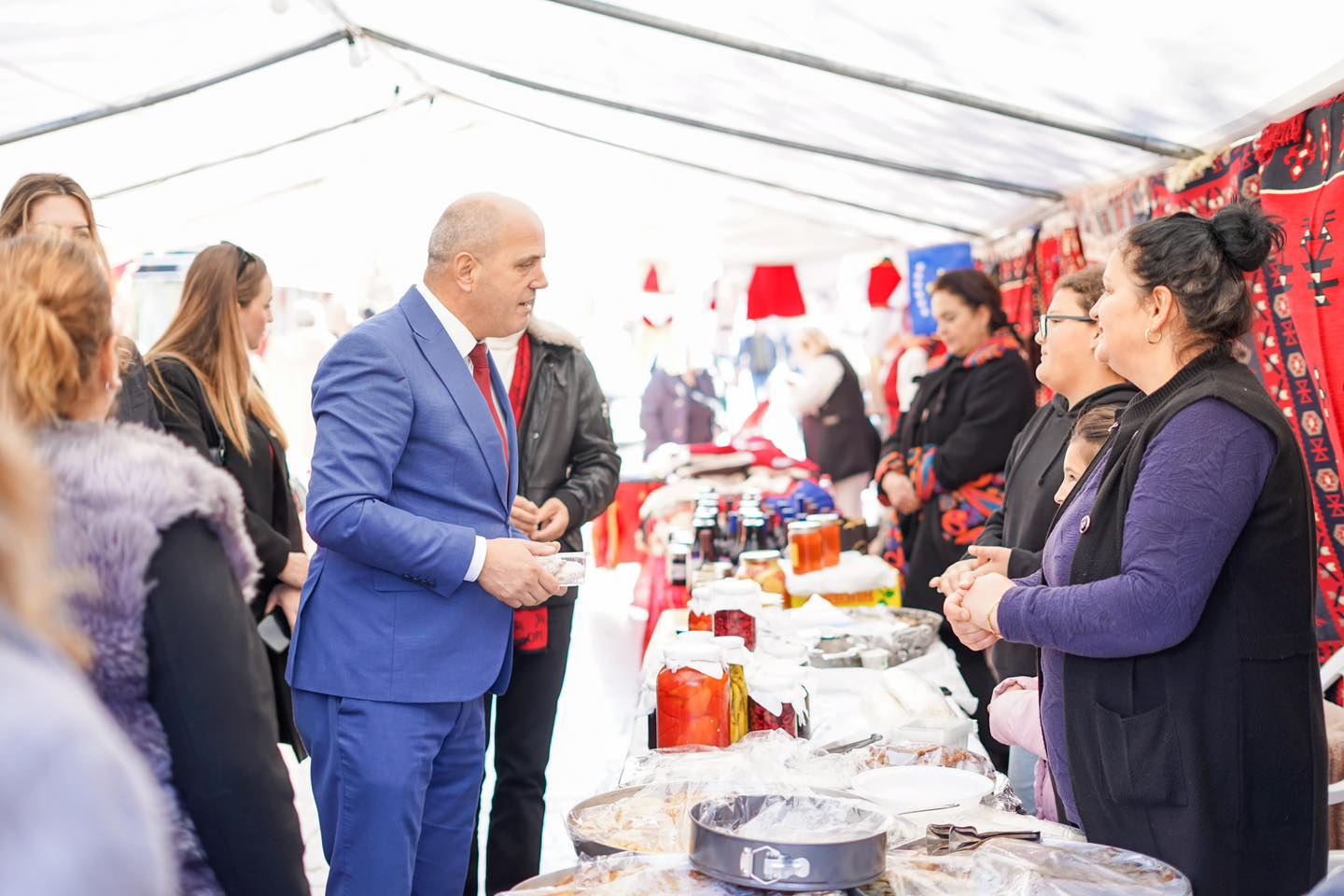 Hyseni viziton panairin me prodhime ushqimore tradicionale e artizanale- Një punë e madhe për ruajtjen e traditës!