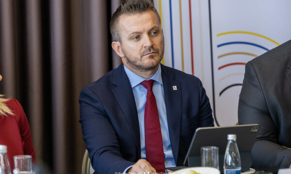 Dukaj i reagon Mandiqit për deklarimet rreth shtetësisë së Kosovës