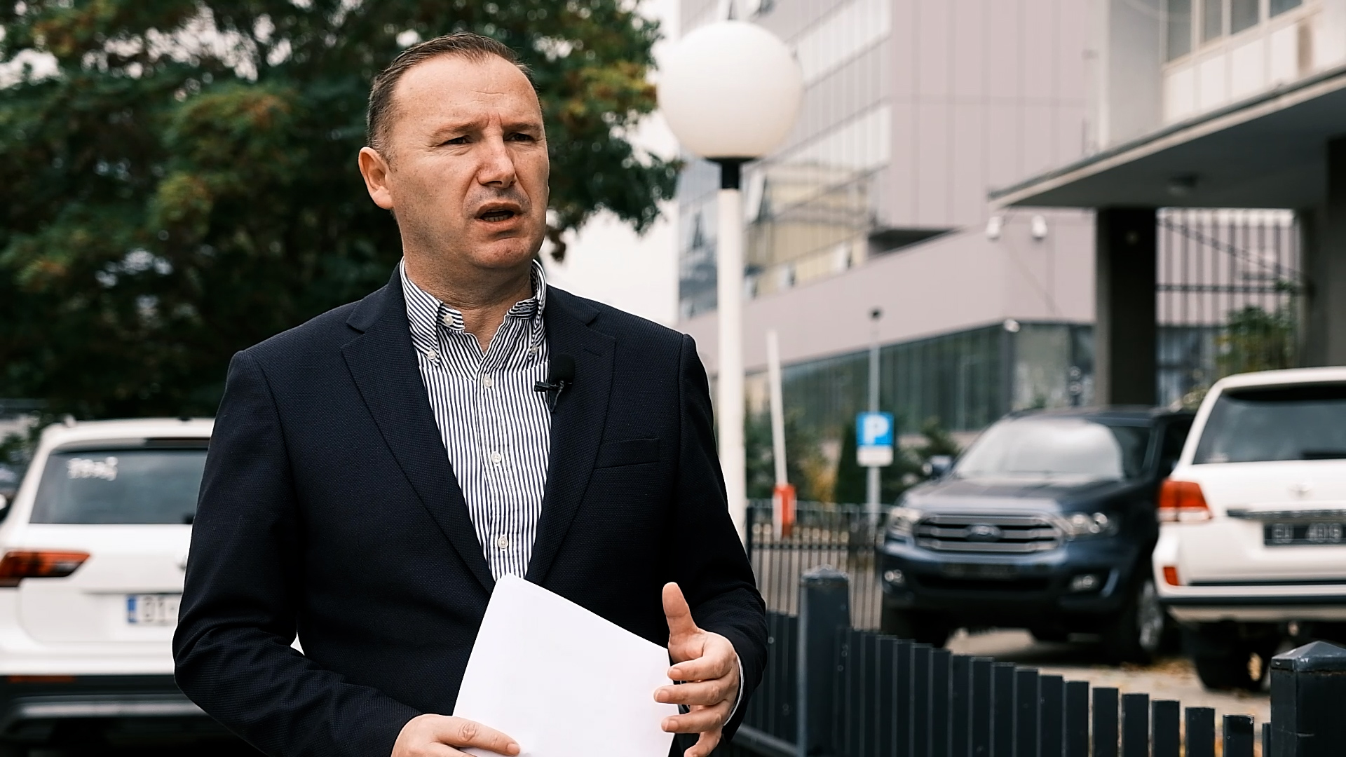 “Asistentja e Kurtit kishte shpërndarë në grupet e tyre, me ma haku faqen zyrtare – Kanë paguar njerëz për sulme” – Armend Zemaj për kohën kur ishte ministër
