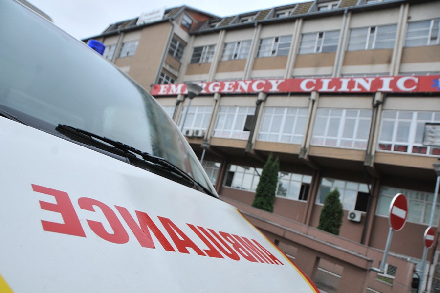 Vdes në QKUK burri që u aksidentua ditë më parë në Milloshevë