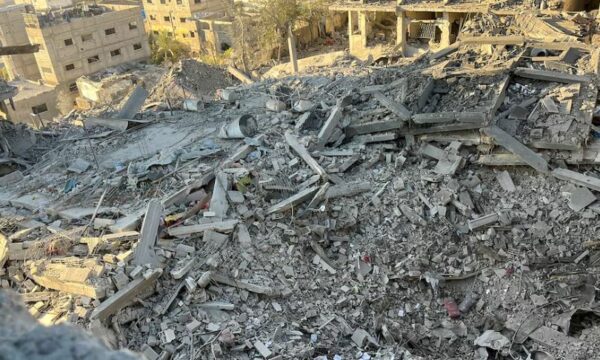 Mjekët në Gaza thonë se sulmi izraelit në ndërtesë banimi vrau rreth 70 njerëz